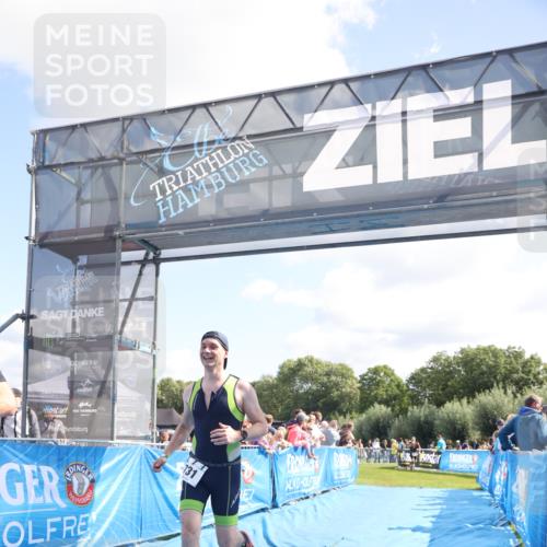 25.08.2024 - Elbe Triathlon Hamburg H.Heesch http://msf.ph/oto/6872180 25.08.2024 11:37:12 Ziel 400, 679, 731 meine-sportfotos.de