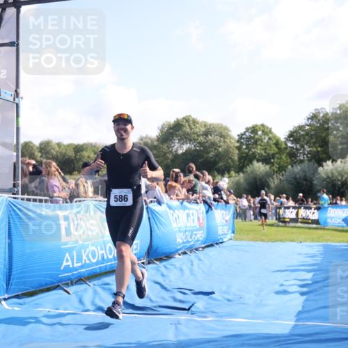 25.08.2024 - Elbe Triathlon Hamburg H.Heesch http://msf.ph/oto/6872207 25.08.2024 11:09:53 Ziel 573, 578, 586, 638 meine-sportfotos.de