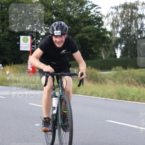 25.08.2024 - Elbe Triathlon Hamburg Fuchs,  Jonas http://msf.ph/oto/6872379 25.08.2024 11:17:00 Radfahren 1610, 1714 meine-sportfotos.de