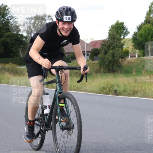 25.08.2024 - Elbe Triathlon Hamburg Fuchs,  Jonas http://msf.ph/oto/6872389 25.08.2024 11:17:00 Radfahren 1610, 1714 meine-sportfotos.de