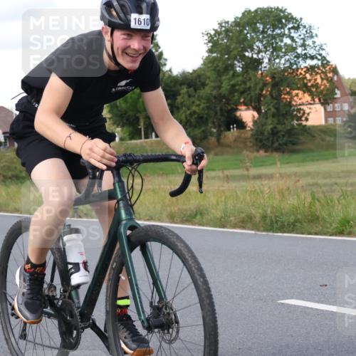 25.08.2024 - Elbe Triathlon Hamburg Fuchs,  Jonas http://msf.ph/oto/6872394 25.08.2024 11:17:00 Radfahren 1610, 1714 meine-sportfotos.de
