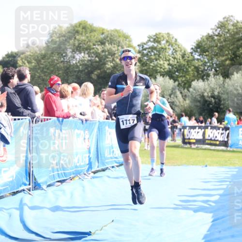 25.08.2024 - Elbe Triathlon Hamburg H.Heesch http://msf.ph/oto/6872420 25.08.2024 11:59:26 Ziel 494, 634, 1472, 1479, 1690, 1717 meine-sportfotos.de