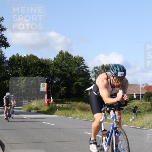 25.08.2024 - Elbe Triathlon Hamburg Fuchs,  Jonas http://msf.ph/oto/6872421 25.08.2024 10:33:37 Radfahren 552, 594, 717, 563, 505 meine-sportfotos.de