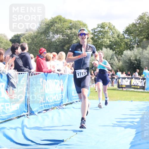 25.08.2024 - Elbe Triathlon Hamburg H.Heesch http://msf.ph/oto/6872429 25.08.2024 11:59:26 Ziel 494, 634, 1472, 1479, 1690, 1717 meine-sportfotos.de