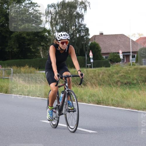 25.08.2024 - Elbe Triathlon Hamburg Fuchs,  Jonas http://msf.ph/oto/6872434 25.08.2024 11:17:08 Radfahren 1714, 1658, 1580 meine-sportfotos.de