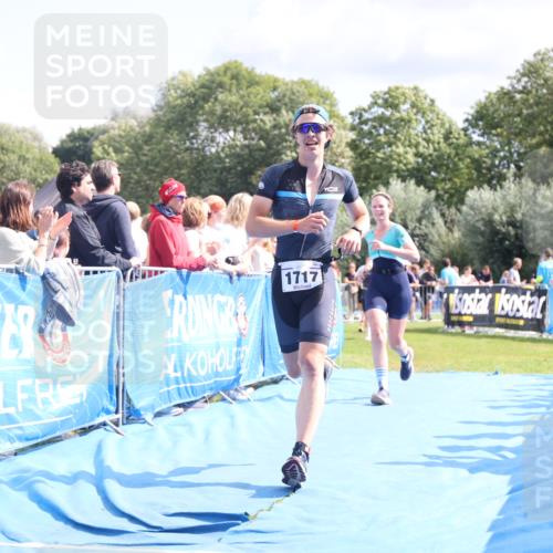 25.08.2024 - Elbe Triathlon Hamburg H.Heesch http://msf.ph/oto/6872436 25.08.2024 11:59:26 Ziel 494, 634, 1472, 1479, 1690, 1717 meine-sportfotos.de