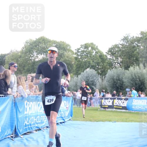 25.08.2024 - Elbe Triathlon Hamburg H.Heesch http://msf.ph/oto/6872457 25.08.2024 11:10:02 Ziel 338, 426, 638 meine-sportfotos.de