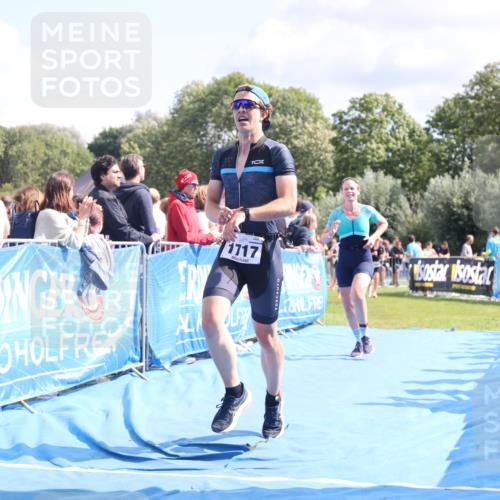 25.08.2024 - Elbe Triathlon Hamburg H.Heesch http://msf.ph/oto/6872460 25.08.2024 11:59:26 Ziel 494, 634, 1472, 1479, 1690, 1717 meine-sportfotos.de