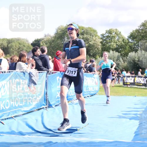 25.08.2024 - Elbe Triathlon Hamburg H.Heesch http://msf.ph/oto/6872467 25.08.2024 11:59:26 Ziel 494, 634, 1472, 1479, 1690, 1717 meine-sportfotos.de