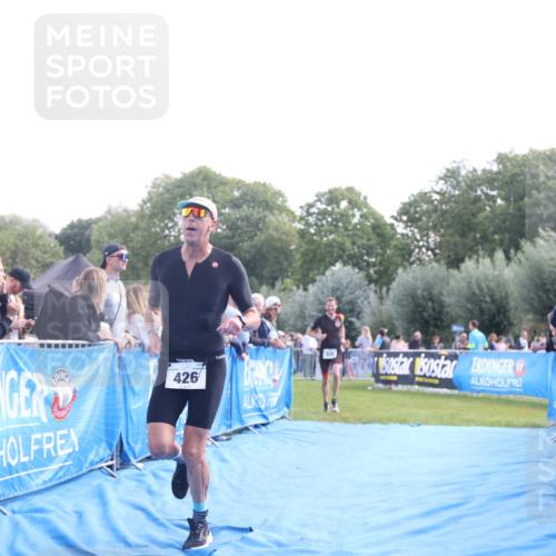 25.08.2024 - Elbe Triathlon Hamburg H.Heesch http://msf.ph/oto/6872483 25.08.2024 11:10:02 Ziel 338, 426, 638 meine-sportfotos.de