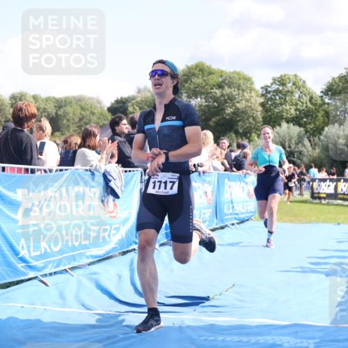 25.08.2024 - Elbe Triathlon Hamburg H.Heesch http://msf.ph/oto/6872489 25.08.2024 11:59:26 Ziel 494, 634, 1472, 1479, 1690, 1717 meine-sportfotos.de