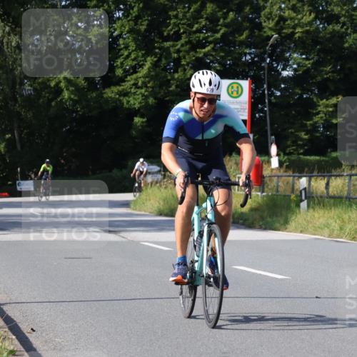 25.08.2024 - Elbe Triathlon Hamburg Fuchs,  Jonas http://msf.ph/oto/6872496 25.08.2024 10:33:44 Radfahren 563, 505, 679 meine-sportfotos.de