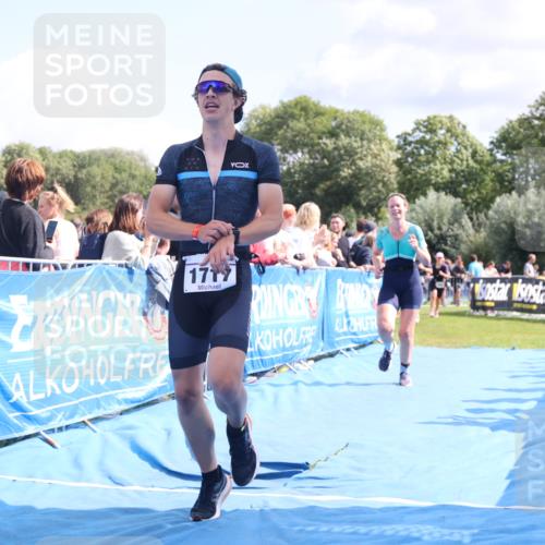 25.08.2024 - Elbe Triathlon Hamburg H.Heesch http://msf.ph/oto/6872503 25.08.2024 11:59:26 Ziel 494, 634, 1472, 1479, 1690, 1717 meine-sportfotos.de
