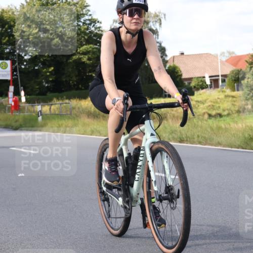 25.08.2024 - Elbe Triathlon Hamburg Fuchs,  Jonas http://msf.ph/oto/6872506 25.08.2024 11:17:17 Radfahren 1503, 1692, 1694 meine-sportfotos.de