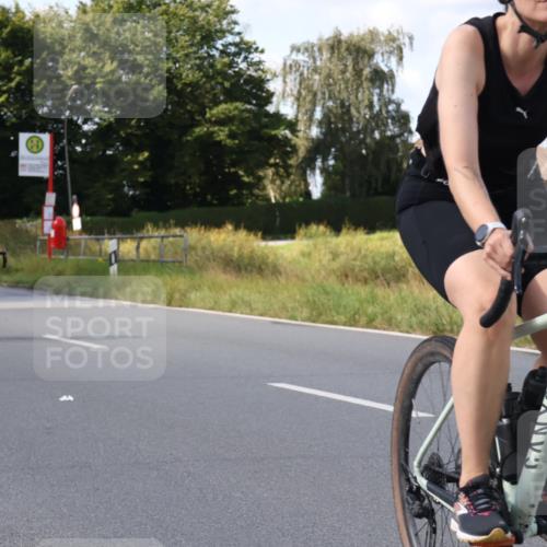 25.08.2024 - Elbe Triathlon Hamburg Fuchs,  Jonas http://msf.ph/oto/6872512 25.08.2024 11:17:17 Radfahren 1503, 1692, 1694 meine-sportfotos.de