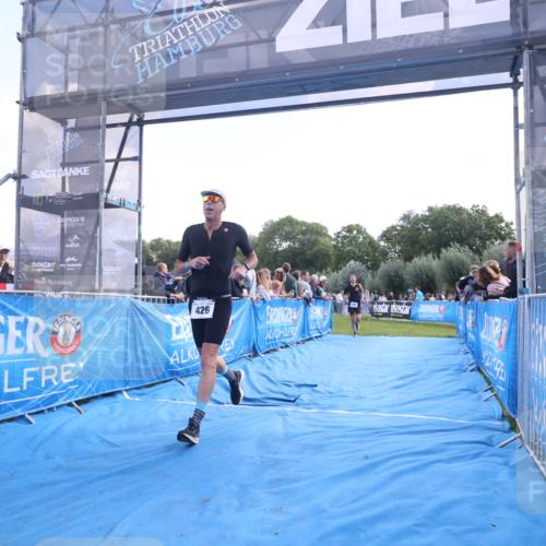 25.08.2024 - Elbe Triathlon Hamburg H.Heesch http://msf.ph/oto/6872540 25.08.2024 11:10:03 Ziel 338, 426, 638 meine-sportfotos.de