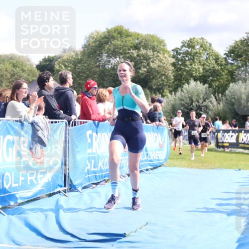 25.08.2024 - Elbe Triathlon Hamburg H.Heesch http://msf.ph/oto/6872549 25.08.2024 11:59:27 Ziel 494, 634, 1472, 1479, 1690, 1717 meine-sportfotos.de
