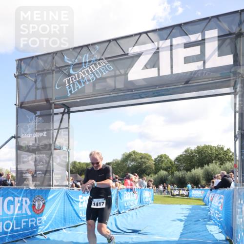 25.08.2024 - Elbe Triathlon Hamburg H.Heesch http://msf.ph/oto/6872550 25.08.2024 11:37:32 Ziel 1417 meine-sportfotos.de