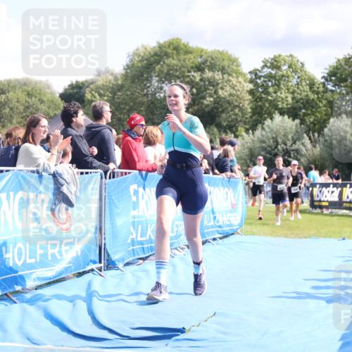 25.08.2024 - Elbe Triathlon Hamburg H.Heesch http://msf.ph/oto/6872553 25.08.2024 11:59:27 Ziel 494, 634, 1472, 1479, 1690, 1717 meine-sportfotos.de