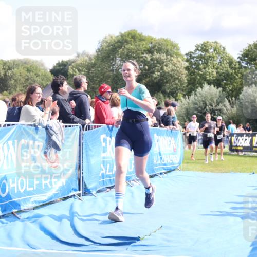 25.08.2024 - Elbe Triathlon Hamburg H.Heesch http://msf.ph/oto/6872562 25.08.2024 11:59:27 Ziel 494, 634, 1472, 1479, 1690, 1717 meine-sportfotos.de