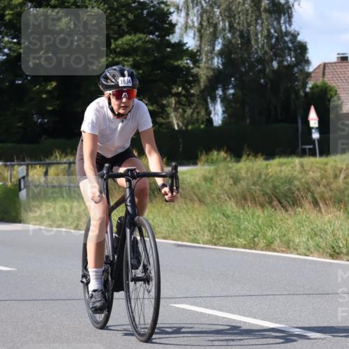 25.08.2024 - Elbe Triathlon Hamburg Fuchs,  Jonas http://msf.ph/oto/6872567 25.08.2024 11:17:23 Radfahren 1692, 1694, 1699 meine-sportfotos.de