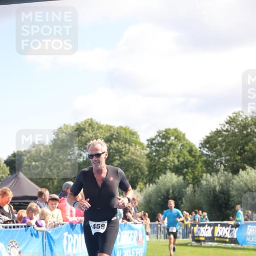 25.08.2024 - Elbe Triathlon Hamburg H.Heesch http://msf.ph/oto/6872571 25.08.2024 11:37:40 Ziel 735, 1459 meine-sportfotos.de