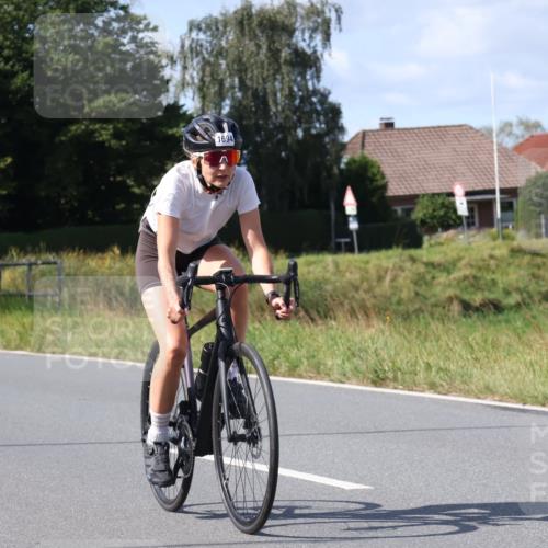 25.08.2024 - Elbe Triathlon Hamburg Fuchs,  Jonas http://msf.ph/oto/6872576 25.08.2024 11:17:23 Radfahren 1692, 1694, 1699 meine-sportfotos.de