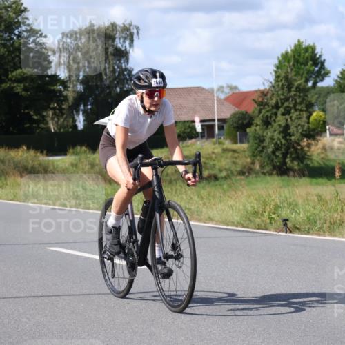 25.08.2024 - Elbe Triathlon Hamburg Fuchs,  Jonas http://msf.ph/oto/6872581 25.08.2024 11:17:23 Radfahren 1692, 1694, 1699 meine-sportfotos.de