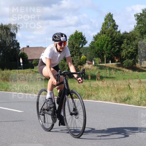 25.08.2024 - Elbe Triathlon Hamburg Fuchs,  Jonas http://msf.ph/oto/6872586 25.08.2024 11:17:23 Radfahren 1692, 1694, 1699 meine-sportfotos.de