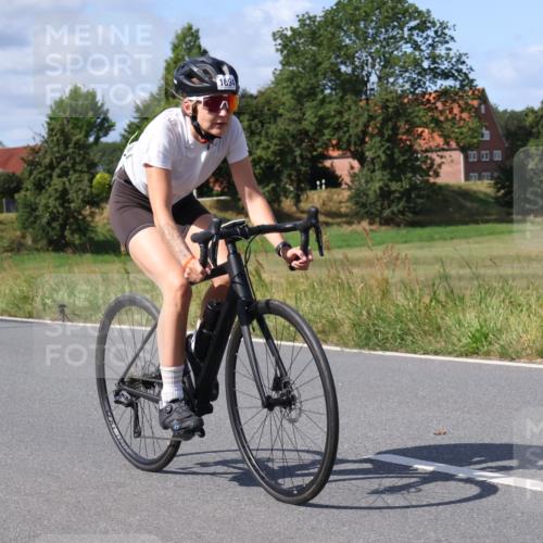 25.08.2024 - Elbe Triathlon Hamburg Fuchs,  Jonas http://msf.ph/oto/6872591 25.08.2024 11:17:24 Radfahren 1692, 1694, 1699 meine-sportfotos.de