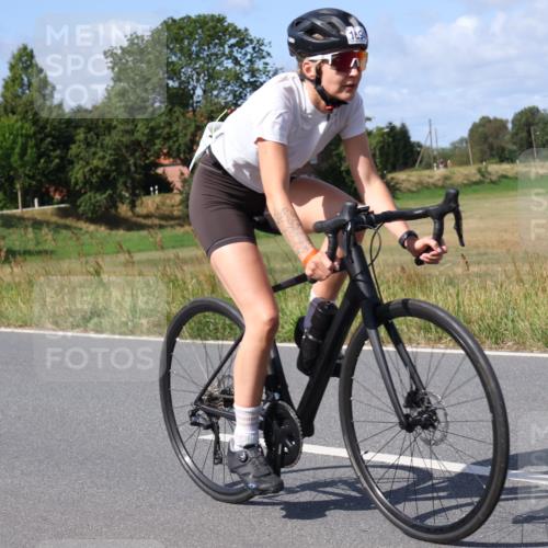 25.08.2024 - Elbe Triathlon Hamburg Fuchs,  Jonas http://msf.ph/oto/6872597 25.08.2024 11:17:24 Radfahren 1692, 1694, 1699 meine-sportfotos.de