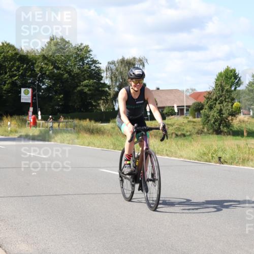 25.08.2024 - Elbe Triathlon Hamburg Fuchs,  Jonas http://msf.ph/oto/6872621 25.08.2024 11:17:29 Radfahren 1694, 1699, 1687 meine-sportfotos.de