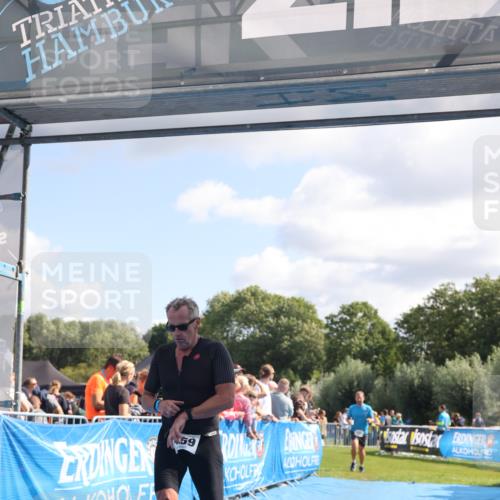 25.08.2024 - Elbe Triathlon Hamburg H.Heesch http://msf.ph/oto/6872637 25.08.2024 11:37:41 Ziel 735, 1459 meine-sportfotos.de