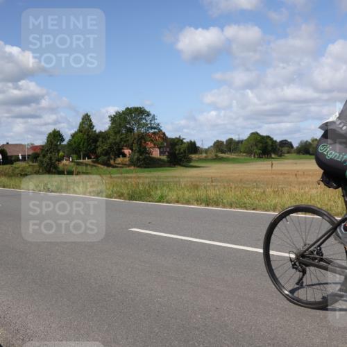 25.08.2024 - Elbe Triathlon Hamburg Fuchs,  Jonas http://msf.ph/oto/6872642 25.08.2024 11:17:30 Radfahren 1699, 1687 meine-sportfotos.de