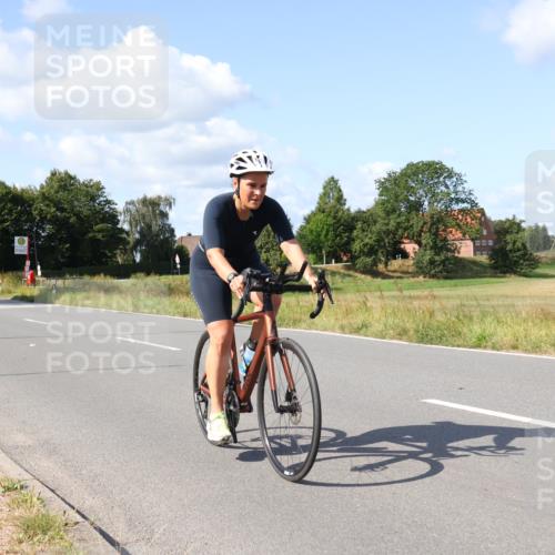 25.08.2024 - Elbe Triathlon Hamburg Fuchs,  Jonas http://msf.ph/oto/6872652 25.08.2024 11:17:32 Radfahren 1699, 1687, 1646 meine-sportfotos.de
