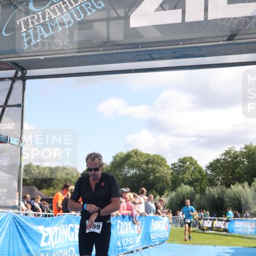 25.08.2024 - Elbe Triathlon Hamburg H.Heesch http://msf.ph/oto/6872655 25.08.2024 11:37:41 Ziel 735, 1459 meine-sportfotos.de