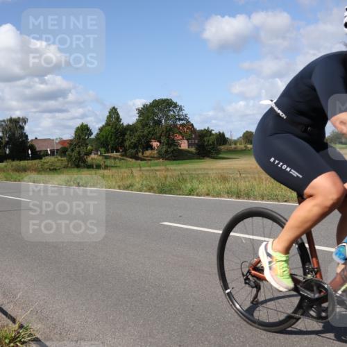 25.08.2024 - Elbe Triathlon Hamburg Fuchs,  Jonas http://msf.ph/oto/6872665 25.08.2024 11:17:32 Radfahren 1699, 1687, 1646 meine-sportfotos.de
