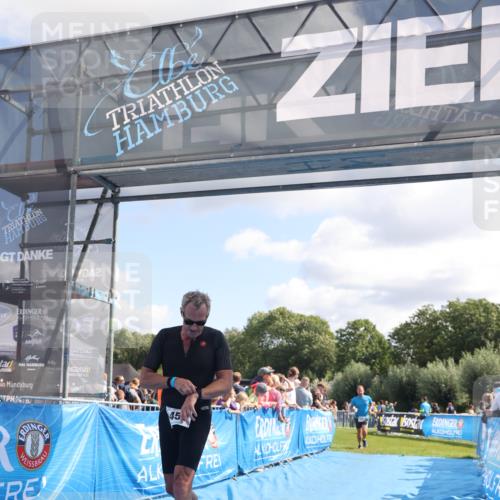 25.08.2024 - Elbe Triathlon Hamburg H.Heesch http://msf.ph/oto/6872680 25.08.2024 11:37:41 Ziel 735, 1459 meine-sportfotos.de