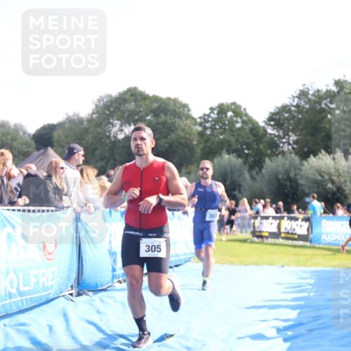 25.08.2024 - Elbe Triathlon Hamburg H.Heesch http://msf.ph/oto/6872688 25.08.2024 11:10:15 Ziel 147, 303, 305, 575 meine-sportfotos.de