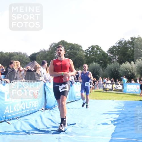 25.08.2024 - Elbe Triathlon Hamburg H.Heesch http://msf.ph/oto/6872706 25.08.2024 11:10:15 Ziel 147, 303, 305, 575 meine-sportfotos.de