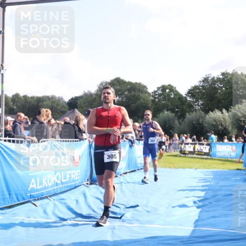 25.08.2024 - Elbe Triathlon Hamburg H.Heesch http://msf.ph/oto/6872720 25.08.2024 11:10:15 Ziel 147, 303, 305, 575 meine-sportfotos.de
