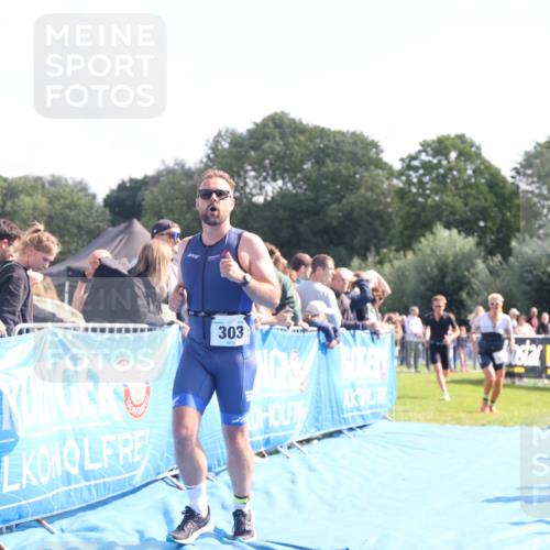 25.08.2024 - Elbe Triathlon Hamburg H.Heesch http://msf.ph/oto/6872754 25.08.2024 11:10:17 Ziel 147, 303, 305, 575 meine-sportfotos.de