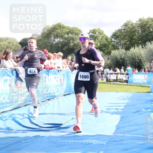 25.08.2024 - Elbe Triathlon Hamburg H.Heesch http://msf.ph/oto/6872796 25.08.2024 11:59:32 Ziel 494, 634, 1479, 1644, 1690, 1717 meine-sportfotos.de