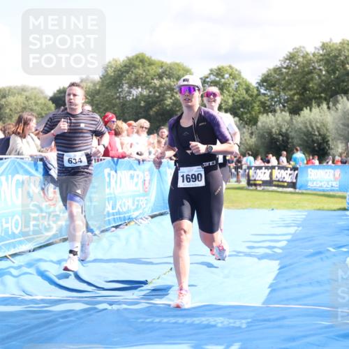 25.08.2024 - Elbe Triathlon Hamburg H.Heesch http://msf.ph/oto/6872804 25.08.2024 11:59:32 Ziel 494, 634, 1479, 1644, 1690, 1717 meine-sportfotos.de