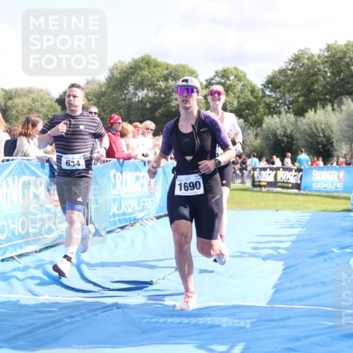 25.08.2024 - Elbe Triathlon Hamburg H.Heesch http://msf.ph/oto/6872812 25.08.2024 11:59:32 Ziel 494, 634, 1479, 1644, 1690, 1717 meine-sportfotos.de