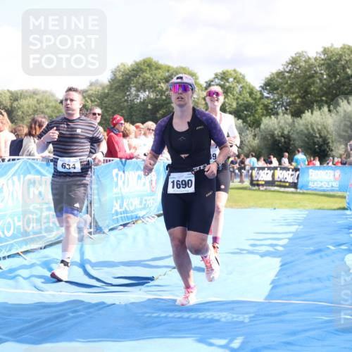25.08.2024 - Elbe Triathlon Hamburg H.Heesch http://msf.ph/oto/6872820 25.08.2024 11:59:32 Ziel 494, 634, 1479, 1644, 1690, 1717 meine-sportfotos.de