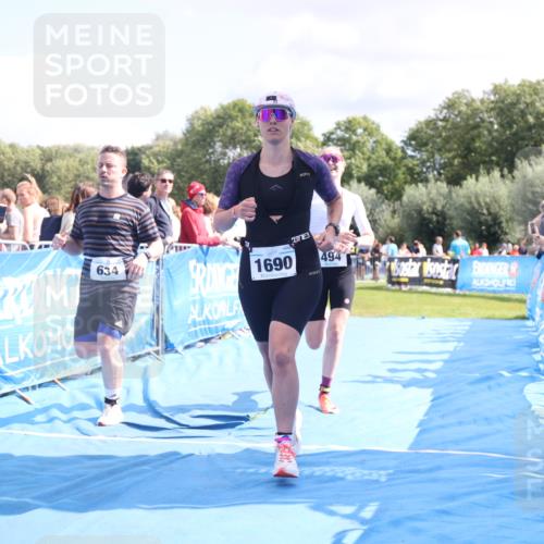 25.08.2024 - Elbe Triathlon Hamburg H.Heesch http://msf.ph/oto/6872838 25.08.2024 11:59:32 Ziel 494, 634, 1479, 1644, 1690, 1717 meine-sportfotos.de