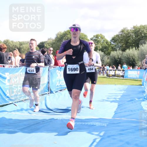 25.08.2024 - Elbe Triathlon Hamburg H.Heesch http://msf.ph/oto/6872845 25.08.2024 11:59:32 Ziel 494, 634, 1479, 1644, 1690, 1717 meine-sportfotos.de