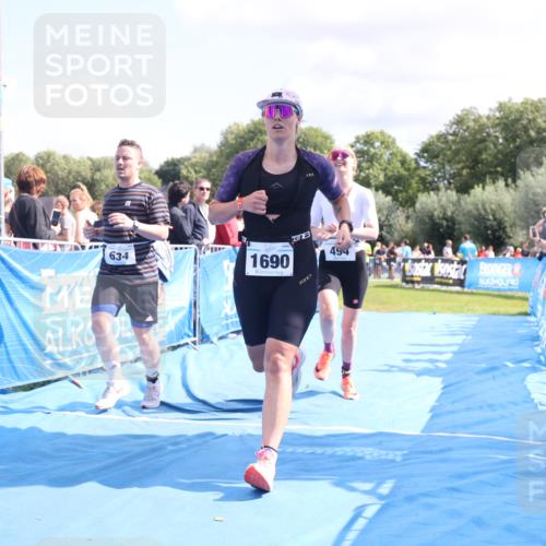 25.08.2024 - Elbe Triathlon Hamburg H.Heesch http://msf.ph/oto/6872855 25.08.2024 11:59:32 Ziel 494, 634, 1479, 1644, 1690, 1717 meine-sportfotos.de