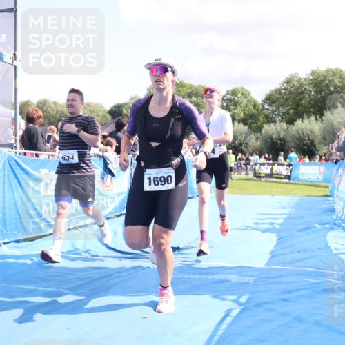 25.08.2024 - Elbe Triathlon Hamburg H.Heesch http://msf.ph/oto/6872869 25.08.2024 11:59:32 Ziel 494, 634, 1479, 1644, 1690, 1717 meine-sportfotos.de